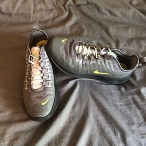 Nike airmax// gray/green size 6